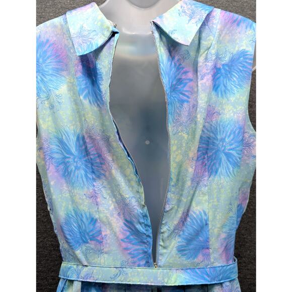 VINTAGE Haybrooke Classic - Blue Floral, Sleeveless, Zip Back, Pleated, Belted - Picture 6 of 10